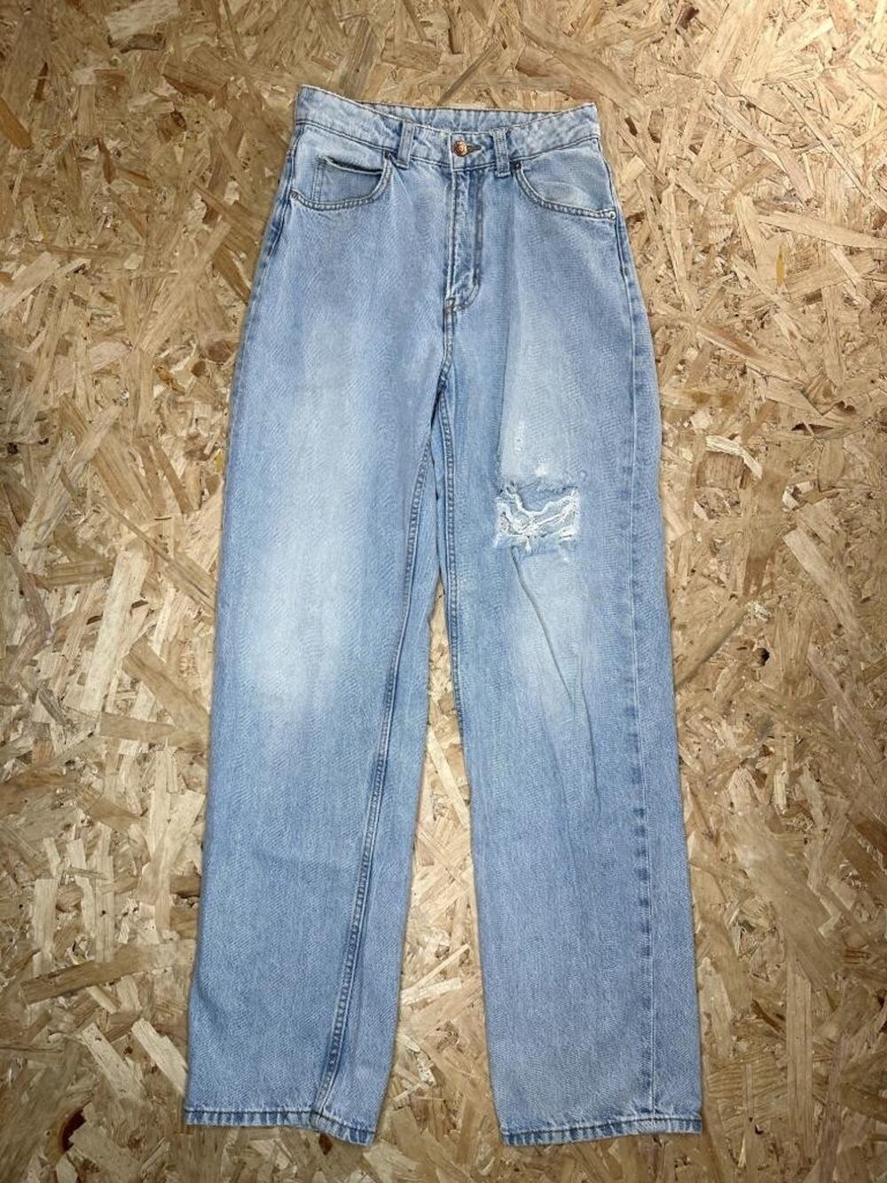 H&M Denim 90s Baggy Jeans Womens Size 2 Light Wash Distressed Ultra High Waist
